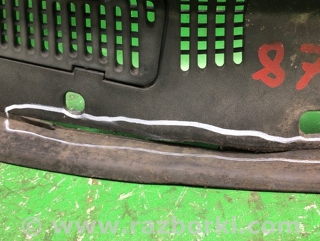 ФОТО Пластик под лобовое стекло (Жабо) для Chrysler 300 (2004-2010) Киев