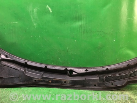 ФОТО Пластик под лобовое стекло (Жабо) для Chrysler 300 (2004-2010) Киев