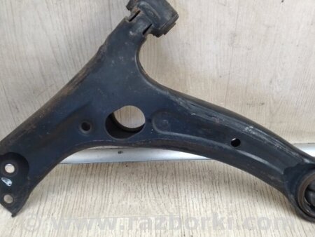 ФОТО Рычаг передний нижний для Toyota Matrix (08-14) Киев