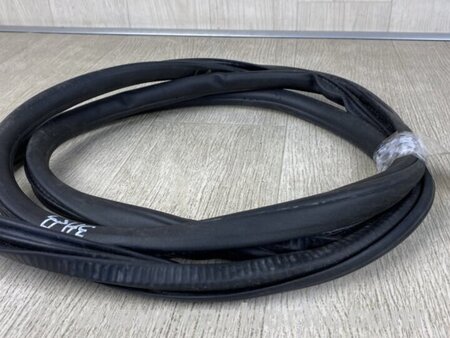 ФОТО Уплотнитель двери для Porsche Cayenne Type 958 (10-18) Киев