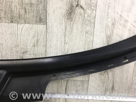 ФОТО Пластик под лобовое стекло (Жабо) для Porsche Cayenne Type 958 (10-18) Киев