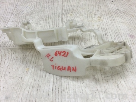 ФОТО Кронштейн замка двери для Volkswagen Tiguan (11-17) Киев
