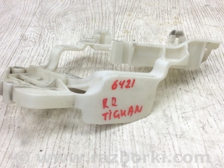 ФОТО Кронштейн замка двери для Volkswagen Tiguan (11-17) Киев