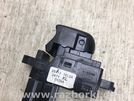 ФОТО Кнопка стеклоподьемника для Nissan Juke (10-19) Киев