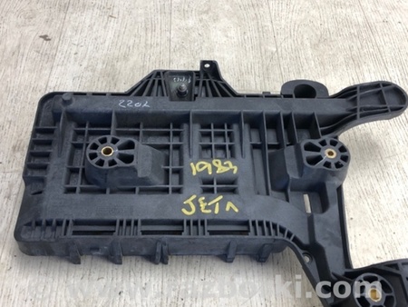 ФОТО Полка аккумулятора для Volkswagen Jetta USA (10-17) Киев