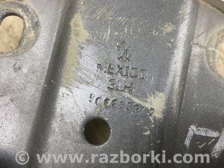 ФОТО Петля капота для Volkswagen Jetta USA (10-17) Киев