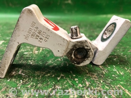 ФОТО Петля двери нижняя для Volkswagen Passat B7 (09.2010-06.2015) Киев