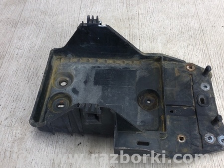 ФОТО Полка аккумулятора для Mazda 3 BM (2013-...) (III) Киев