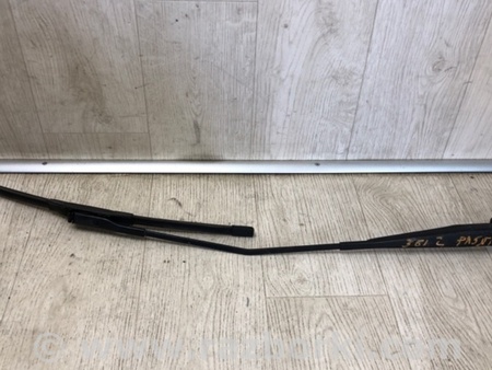 ФОТО Поводок дворника для Volkswagen Passat B7 (09.2010-06.2015) Киев