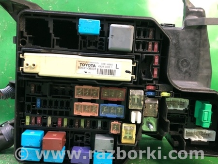 ФОТО Блок предохранителей для Toyota Sienna (11-16) Киев
