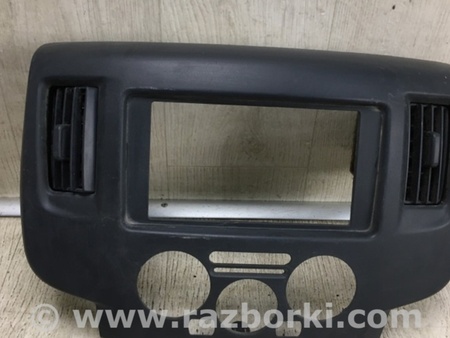 ФОТО Накладка торпедо под магнитолу для Nissan NV200 USA (2013-) Киев