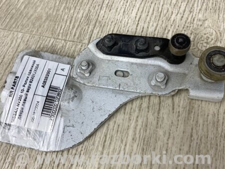 ФОТО Ролик сдвижной двери верхний для Nissan NV200 USA (2013-) Киев