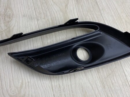 ФОТО Накладка противотуманной фары для Mazda 3 BM (2013-...) (III) Киев