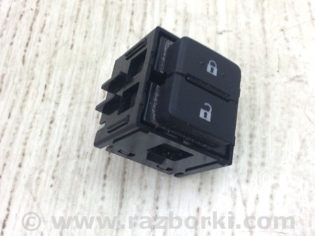 ФОТО Кнопка открытия двери для Toyota Camry 70 XV70 (01.2017-...)  Киев