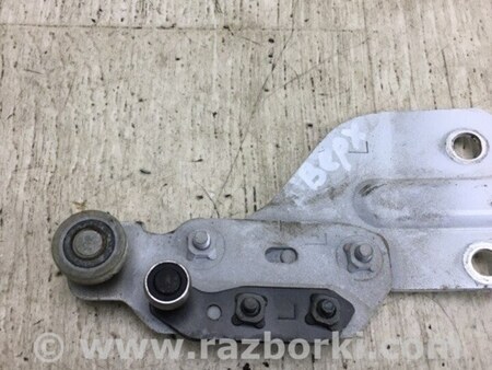ФОТО Ролик сдвижной двери верхний для Nissan NV200 USA (2013-) Киев