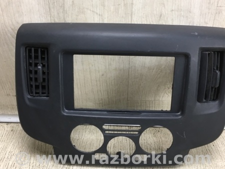 ФОТО Накладка торпедо под магнитолу для Nissan NV200 USA (2013-) Киев