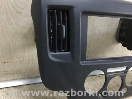 ФОТО Накладка торпедо под магнитолу для Nissan NV200 USA (2013-) Киев