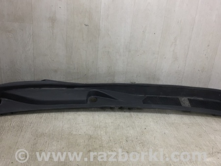 ФОТО Пластик под лобовое стекло (Жабо) для Nissan NV200 USA (2013-) Киев