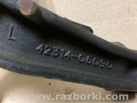 ФОТО Цапфа для Toyota Camry 30 XV30 (09.2001-03.2006) Киев