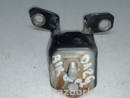 ФОТО Петля двери верхняя для Mazda 3 BK (2003-2009) (I) Киев