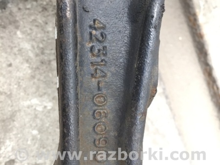 ФОТО Цапфа для Toyota Camry 30 XV30 (09.2001-03.2006) Киев