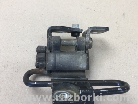 ФОТО Петля двери нижняя для Volkswagen Jetta 5 1K2, 1K5 (01.2005 - 12.2010) Киев