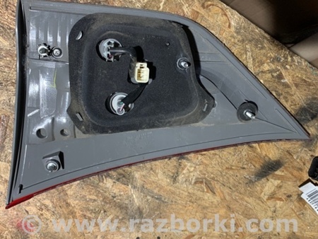 ФОТО Фонарь задний внутренний для Toyota Sienna (11-16) Киев