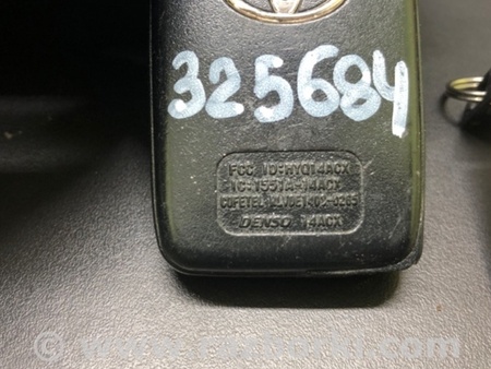 ФОТО Ключ зажигания для Toyota Prius 30 (09-17) Киев
