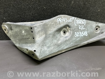 ФОТО Подкрылок для Toyota Prius Plus (11-14) Киев