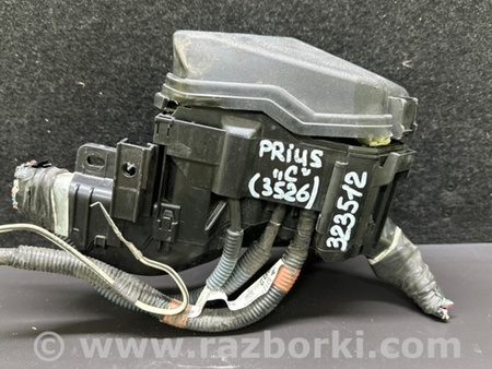 ФОТО Блок предохранителей для Toyota Prius Plus (11-14) Киев
