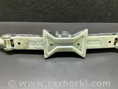 ФОТО Домкрат для Toyota Prius Plus (11-14) Киев