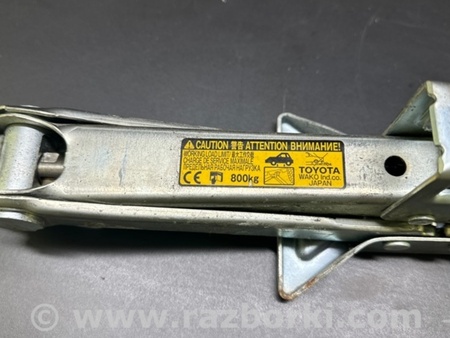 ФОТО Домкрат для Toyota Prius Plus (11-14) Киев