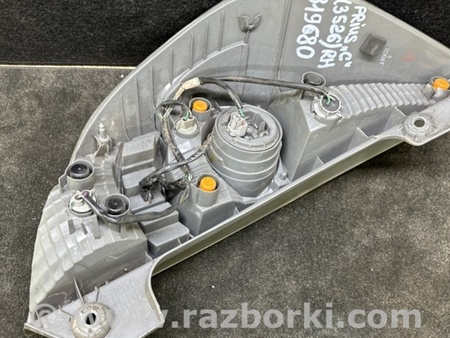 ФОТО Фонарь задний наружный для Toyota Prius Plus (11-14) Киев