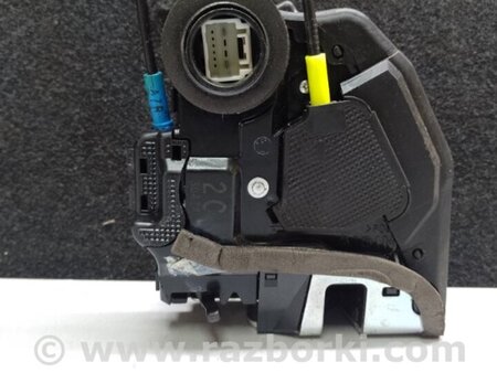 ФОТО Замок двери для Toyota Prius Plus (11-14) Киев