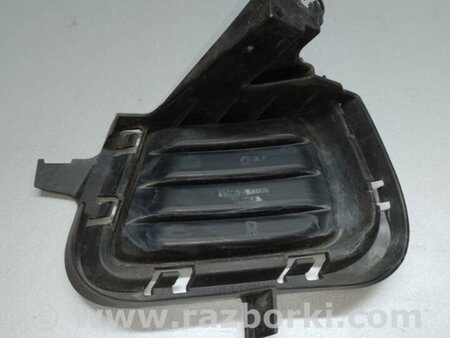 ФОТО Заглушка ПТФ для Toyota Prius Plus (11-14) Киев