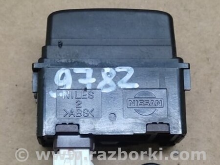 ФОТО Кнопка открывания багажника внутренняя для Nissan Sentra B17 Киев