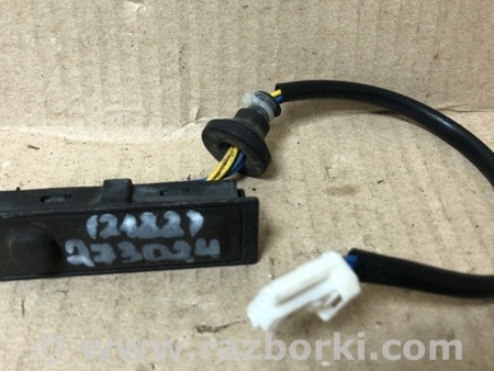 ФОТО Кнопка открывания багажника наружная для Nissan Quest S (11-17) Киев