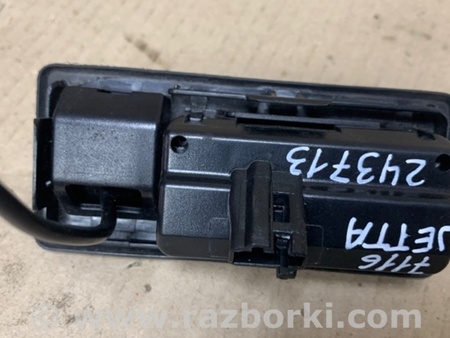 ФОТО Кнопка открывания багажника наружная для Volkswagen Jetta USA (10-17) Киев