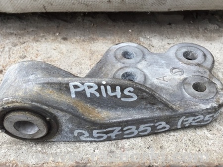 ФОТО Кронштейн крепления двигателя для Toyota Prius (2016-) Киев