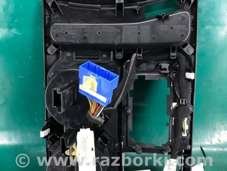ФОТО Консоль центральная для KIA Sedona (14-18) Киев