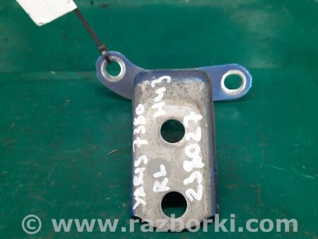 ФОТО Петля двери нижняя для Toyota Yaris (05-11) Киев