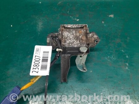 ФОТО Замок крышки багажника для Toyota Yaris (05-11) Киев