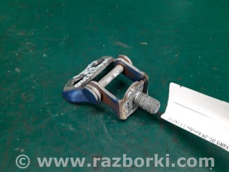 ФОТО Петля крышки багажника для Toyota Yaris (05-11) Киев