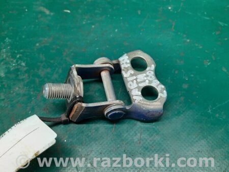 ФОТО Петля крышки багажника для Toyota Yaris (05-11) Киев