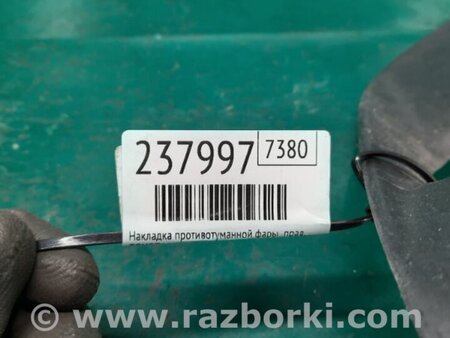 ФОТО Накладка противотуманной фары для Toyota Yaris (05-11) Киев