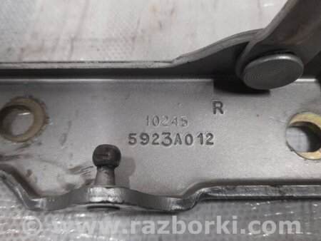 ФОТО Петля крышки багажника для Mitsubishi Galant Киев