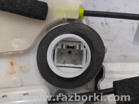 ФОТО Замок двери для Toyota Prius 30 (09-17) Киев