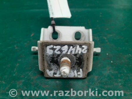 ФОТО Петля крышки багажника для Ford Fiesta Mk6 (2008-2017) Киев