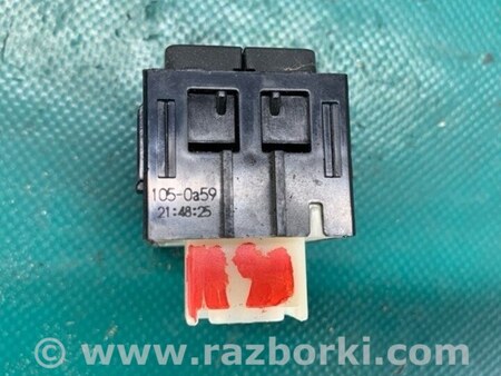 ФОТО Кнопка центрального замка для Toyota Sienna (11-16) Киев