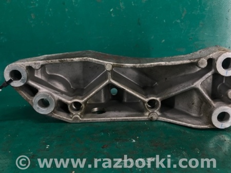 ФОТО Кронштейн крепления КПП для Volkswagen Passat B8 (07.2014-...) Киев